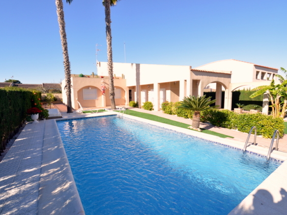 Chalet Independiente en Los Balcones – Torrevieja