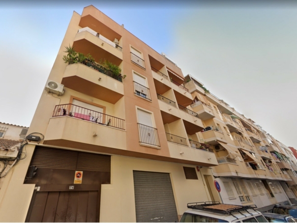 Amplio apartamento en segunda planta en zona centro de Torrevieja