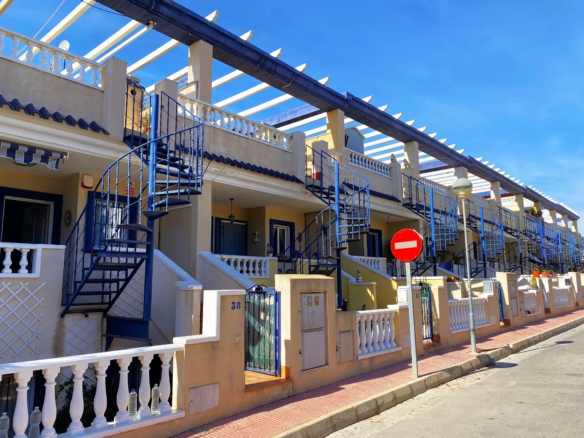 Adosado dúplex en Las Filipinas – San Miguel de Salinas