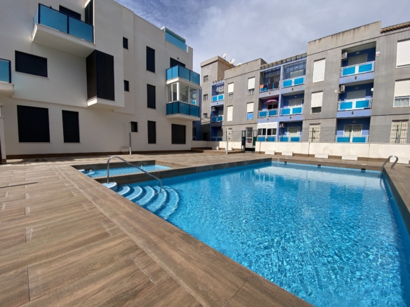 Apartamento con piscina en zona Centro de Torrevieja